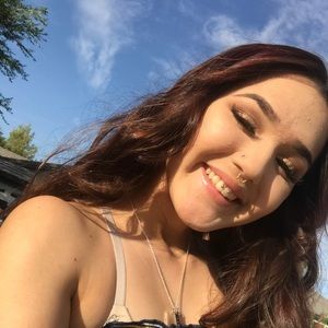 Meet your Posher, Alicia